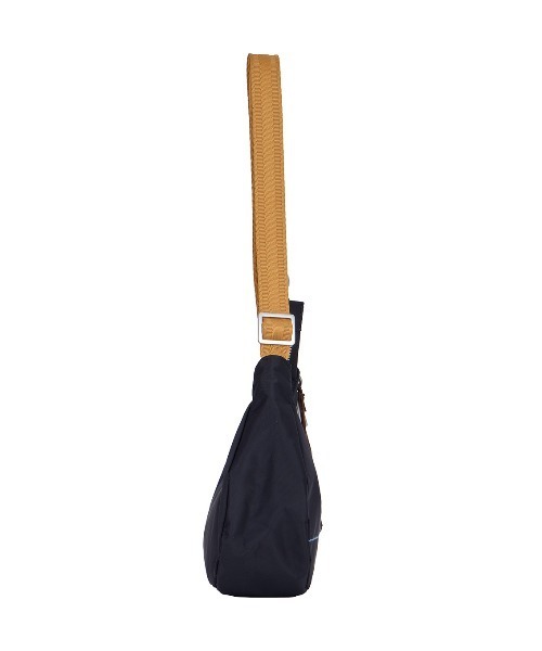 HUNTER(ハンター)の「HUNTER × Ameri PREMIUM NYLON SPEED SHOULDER BAG(ショルダーバッグ・レディース・ブラック・FREE)」の17枚目の写真