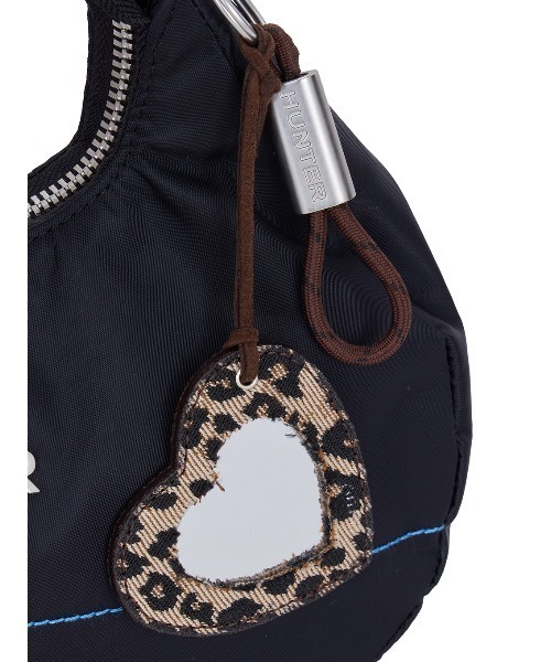 HUNTER(ハンター)の「HUNTER × Ameri PREMIUM NYLON SPEED SHOULDER BAG(ショルダーバッグ・レディース・ブラック・FREE)」の20枚目の写真