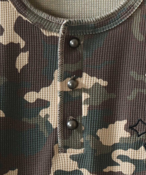 SITRY(シトリー)の「Camouflage Pattern Cross Logo Embroidery Thermal/カモフラ柄 ヴィンテージライク クロスロゴ ワンポイント刺繍 ショート丈 サーマル ワッフル ヘンリーネック 半袖Tシャツ レディース メンズ(Tシャツ/カットソー・メンズ・グリーン系その他/グリーン系その他2・M/L)」の7枚目の写真