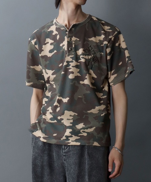 SITRY（シトリー）の「Camouflage Pattern Cross Logo Embroidery Thermal/カモフラ柄 ヴィンテージライク クロスロゴ ワンポイント刺繍 ショート丈 サーマル ワッフル ヘンリーネック 半袖Tシャツ レディース メンズ（Tシャツ/カットソー・メンズ・グリーン系その他/グリーン系その他2・M/L）」の22枚目の写真