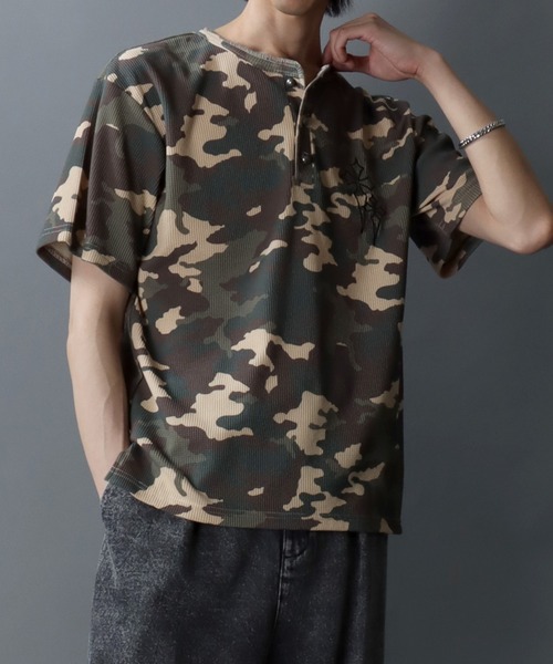 SITRY（シトリー）の「Camouflage Pattern Cross Logo Embroidery Thermal/カモフラ柄 ヴィンテージライク クロスロゴ ワンポイント刺繍 ショート丈 サーマル ワッフル ヘンリーネック 半袖Tシャツ レディース メンズ（Tシャツ/カットソー・メンズ・グリーン系その他/グリーン系その他2・M/L）」の21枚目の写真