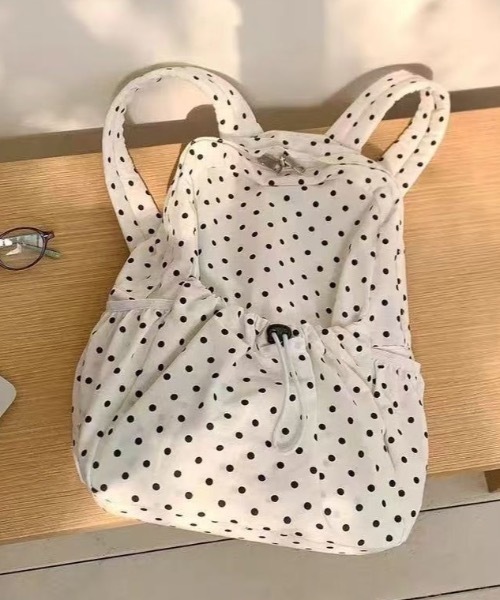 Teem Store(チームストア)の「【大容量/A4対応】ドット柄 ドロストリングギャザーバッグ(バックパック/リュック・レディース・ブラック/ホワイト・F)」の9枚目の写真