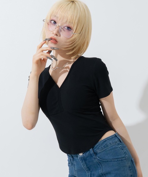ANAP（アナップ）の「カップ付 Vネック ぴたっとTシャツ（Tシャツ/カットソー・レディース・ブラック/ホワイト・F）」の3枚目の写真