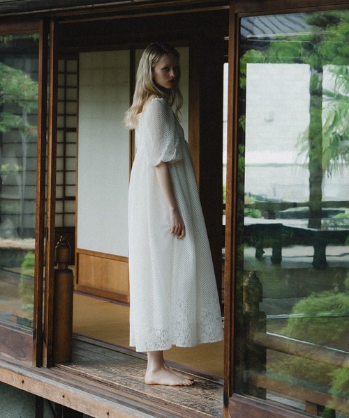 et.UNiVER(エトユニベール)の「Sheer Gingham Lace Dress(ドレス・レディース・オフホワイト/ブラック/ブルー・SMALL/MEDIUM/LARGE)」の8枚目の写真
