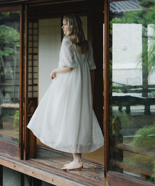 et.UNiVER(エトユニベール)の「Sheer Gingham Lace Dress(ドレス・レディース・オフホワイト/ブラック/ブルー・SMALL/MEDIUM/LARGE)」の6枚目の写真