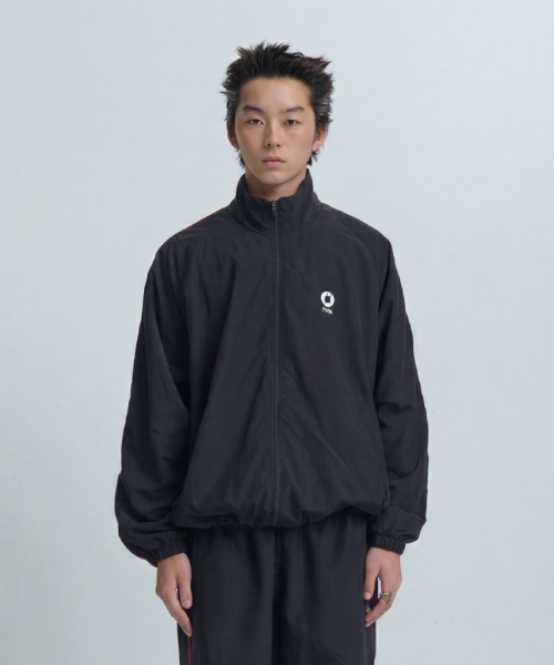 CHIN DOWN(チンダウン)の「NYLON TRACK JACKET (BLACK)(ナイロンジャケット・メンズ・その他・1/2)」の1枚目の写真