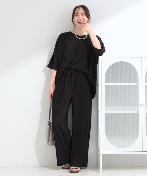 SHOO・LA・RUE（シューラルー）の「【2点セット/S-LL/体型カバー】縦プリーツですっきり見え ドルマンゆるセットアップ（セットアップ・レディース・ブラック/ブラウン系その他・01/03/02）」の4枚目の写真