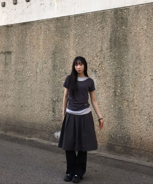 OURSAYSOUR(アワーセイアワー)の「Vネックレイヤードスタッズスリム半袖Tシャツブラウン(Tシャツ/カットソー・レディース・ブラウン・FREE)」の10枚目の写真