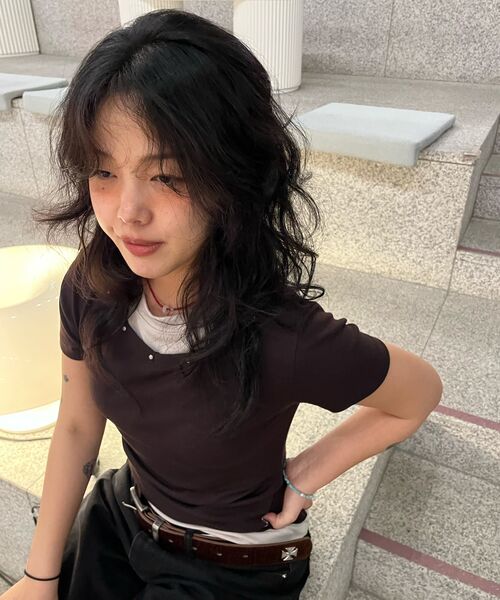 OURSAYSOUR(アワーセイアワー)の「Vネックレイヤードスタッズスリム半袖Tシャツブラウン(Tシャツ/カットソー・レディース・ブラウン・FREE)」の14枚目の写真