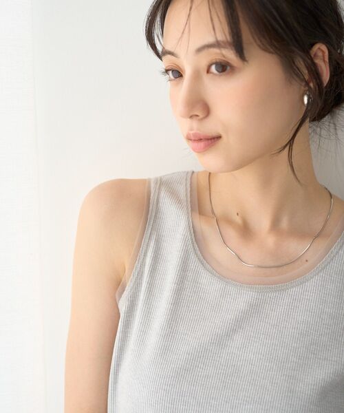 earth music&ecology（アースミュージックアンドエコロジー）の「エッジチュールラメテレコタンクトップ（タンクトップ・レディース・アイボリー/グレー/ブラック・FREE）」の4枚目の写真