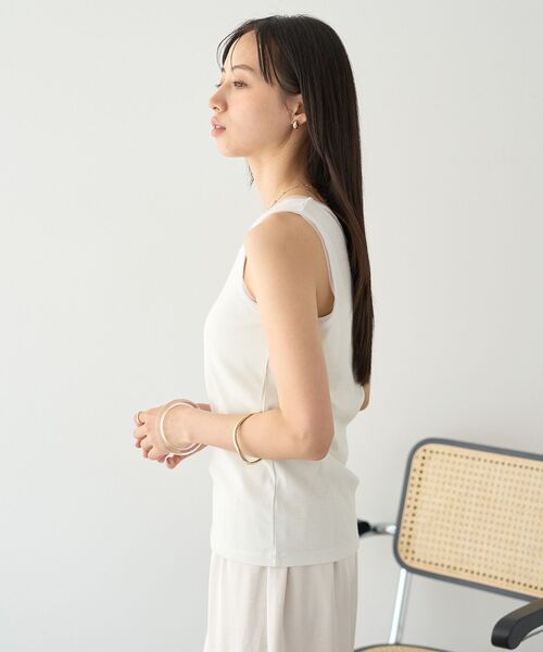 earth music&ecology(アースミュージックアンドエコロジー)の「エッジチュールラメテレコタンクトップ(タンクトップ・レディース・アイボリー/グレー/ブラック・FREE)」の18枚目の写真