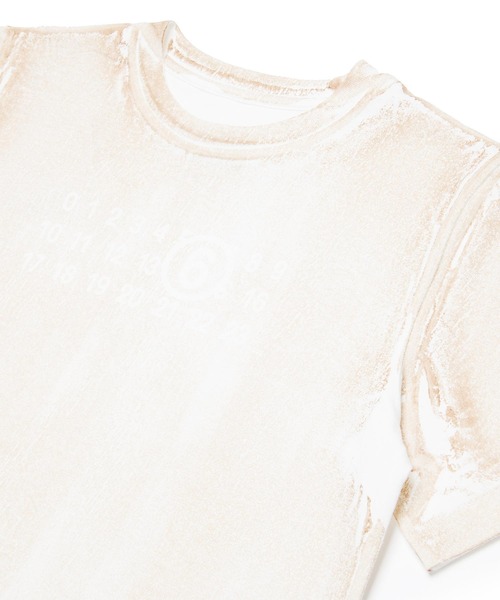 MM6 Maison Margiela(エムエムシックス メゾン マルジェラ)の「MM6 Maison Margiela(エムエムシックス メゾン マルジェラ)Kids & Junior ブランドロゴ半袖Tシャツカットソー(Tシャツ/カットソー・キッズ・ベージュ・12Y/14Y/16Y)」の3枚目の写真