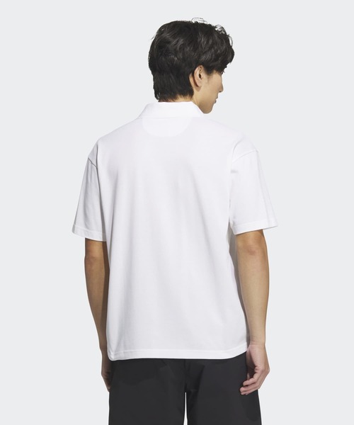 adidas(アディダス)の「エッセンシャルズ プラス ルーズフィット スモールロゴ 半袖ポロシャツ / アディダス adidas(ポロシャツ・メンズ・ホワイト・XX-LARGE/3XL/LARGE/MEDIUM/SMALL/X-LARGE)」の2枚目の写真