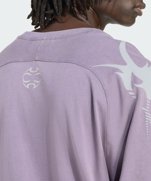 adidas(アディダス)の「Adilenium シーズン 4 チームガイスト グラフィック 長袖Tシャツ / ロンT / アディダスオリジナルス adidas Originals(Tシャツ/カットソー・メンズ・バイオレット・X-SMALL/X-LARGE/SMALL/MEDIUM/LARGE/3XL/XX-LARGE/XX-SMALL)」の5枚目の写真