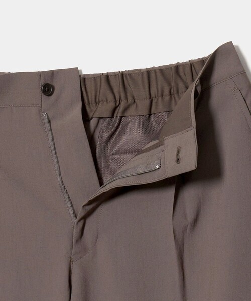 green label relaxing(グリーンレーベルリラクシング)の「SHIELDRY ワイド 1P パンツ W4 -伸縮性・UVカット・遮熱-(その他パンツ・メンズ・グレー系/ダークグレー/モカ・L/M/S/XL)」の21枚目の写真