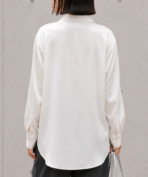 CLOTHY（クロシィ）の「【なめらかな光沢で品よく映える】サテン素材 シャツ ブラウス（シャツ/ブラウス・レディース・ブラック/オフホワイト・FREE）」の12枚目の写真
