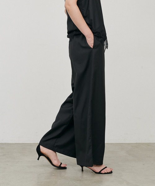 LARUTA（ラルータ）の「【LARUTA】［WEB限定］マイクロサキソニーリラックスパンツ（その他パンツ・レディース・ブラック/グレー・MEDIUM）」の3枚目の写真