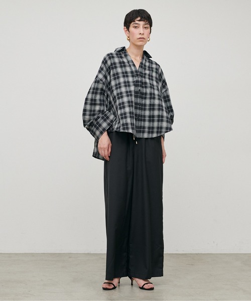 LARUTA（ラルータ）の「【LARUTA】［WEB限定］マイクロサキソニーリラックスパンツ（その他パンツ・レディース・ブラック/グレー・MEDIUM）」の9枚目の写真