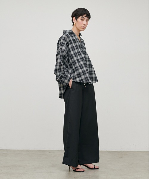 LARUTA（ラルータ）の「【LARUTA】［WEB限定］マイクロサキソニーリラックスパンツ（その他パンツ・レディース・ブラック/グレー・MEDIUM）」の10枚目の写真