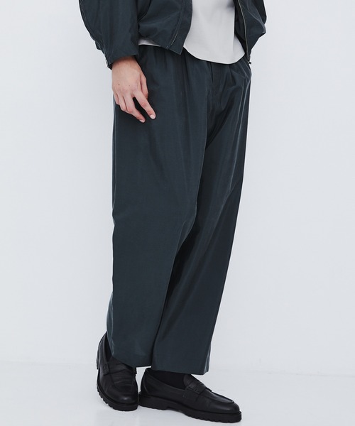 UNITED TOKYO（ユナイテッドトウキョウ）の「【数量限定】SILK NYLON EASY PANTS　｜シルク85％/肌離れ/ムレ防止/日本製産（その他パンツ・メンズ・ライトブルーグレー/ブラック/ブラウン・1/2）」の2枚目の写真