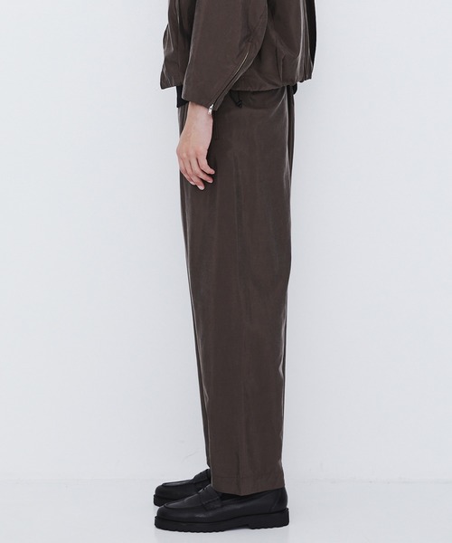 UNITED TOKYO（ユナイテッドトウキョウ）の「【数量限定】SILK NYLON EASY PANTS　｜シルク85％/肌離れ/ムレ防止/日本製産（その他パンツ・メンズ・ライトブルーグレー/ブラック/ブラウン・1/2）」の19枚目の写真