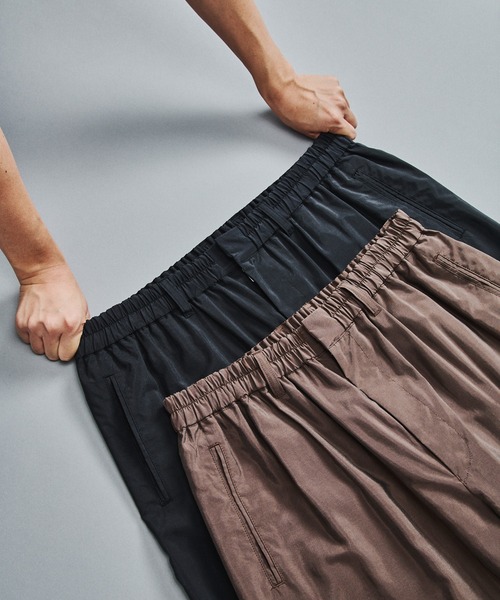 UNITED TOKYO（ユナイテッドトウキョウ）の「【数量限定】SILK NYLON EASY PANTS　｜シルク85％/肌離れ/ムレ防止/日本製産（その他パンツ・メンズ・ライトブルーグレー/ブラック/ブラウン・1/2）」の4枚目の写真