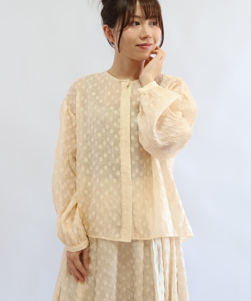 etre relie（エトレリー）の「ドットジャガード前あきブラウス（シャツ/ブラウス・レディース・ライトベージュ/ブラック・MEDIUM）」の7枚目の写真