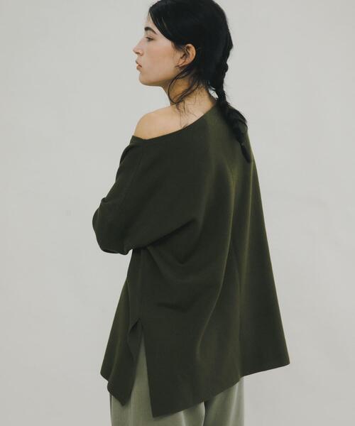 LAATO（ラート）の「off shoulder knit（ニット/セーター・レディース・レッド/カーキ・FREE）」の2枚目の写真