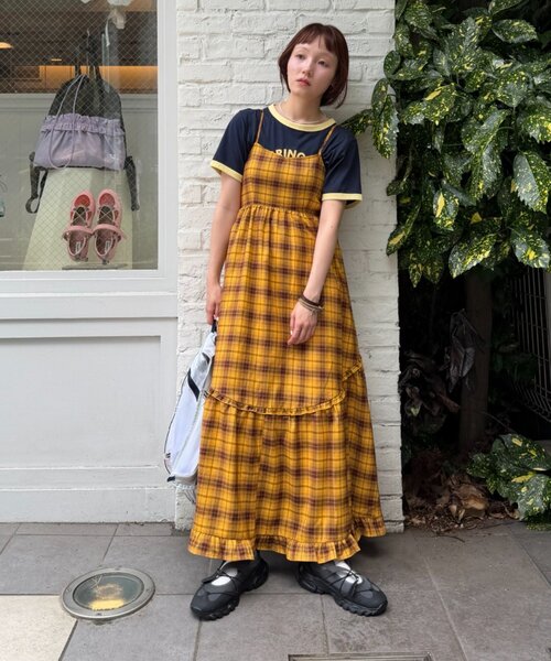 w closet(ダブルクローゼット)の「アソートティアードキャミワンピース(ワンピース・レディース・レッド/ブルー/イエロー/ボルドー/オフホワイト/ブラック・FREE)」の4枚目の写真