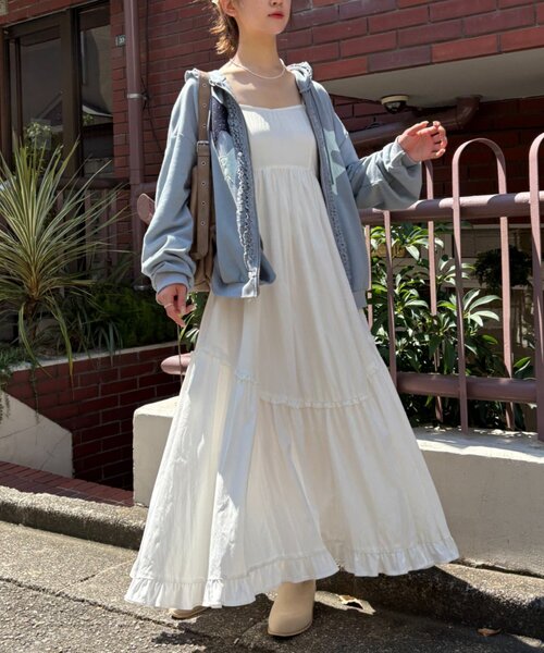 w closet(ダブルクローゼット)の「アソートティアードキャミワンピース(ワンピース・レディース・レッド/ブルー/イエロー/ボルドー/オフホワイト/ブラック・FREE)」の7枚目の写真