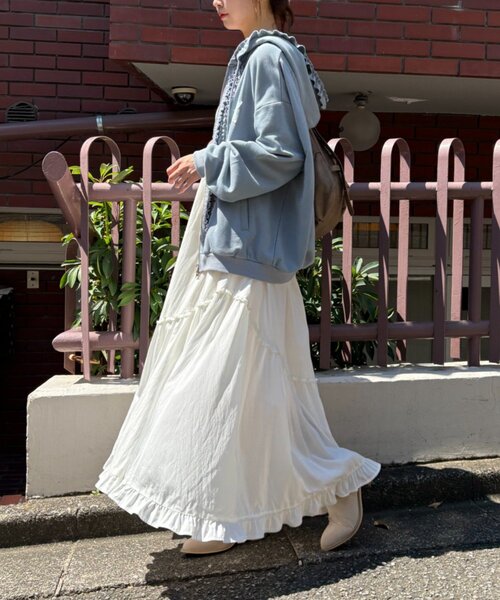 w closet(ダブルクローゼット)の「アソートティアードキャミワンピース(ワンピース・レディース・レッド/ブルー/イエロー/ボルドー/オフホワイト/ブラック・FREE)」の9枚目の写真