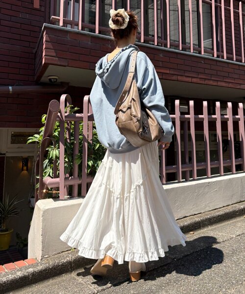 w closet(ダブルクローゼット)の「アソートティアードキャミワンピース(ワンピース・レディース・レッド/ブルー/イエロー/ボルドー/オフホワイト/ブラック・FREE)」の10枚目の写真