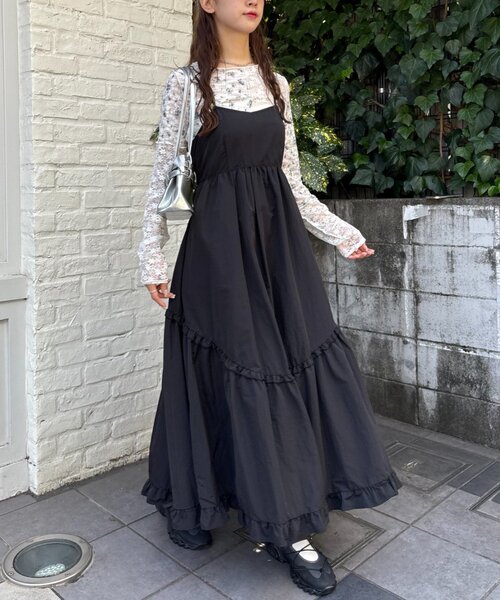 w closet(ダブルクローゼット)の「アソートティアードキャミワンピース(ワンピース・レディース・レッド/ブルー/イエロー/ボルドー/オフホワイト/ブラック・FREE)」の11枚目の写真
