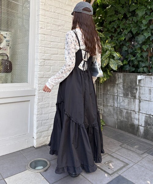 w closet(ダブルクローゼット)の「アソートティアードキャミワンピース(ワンピース・レディース・レッド/ブルー/イエロー/ボルドー/オフホワイト/ブラック・FREE)」の13枚目の写真