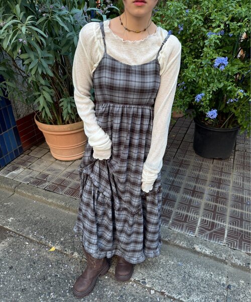 w closet(ダブルクローゼット)の「アソートティアードキャミワンピース(ワンピース・レディース・レッド/ブルー/イエロー/ボルドー/オフホワイト/ブラック・FREE)」の14枚目の写真