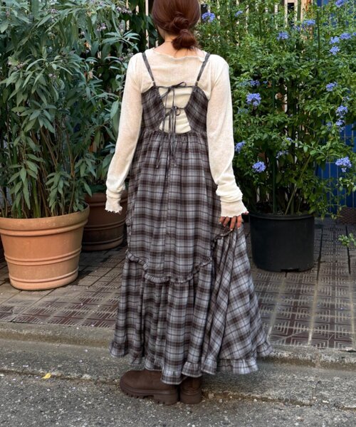 w closet(ダブルクローゼット)の「アソートティアードキャミワンピース(ワンピース・レディース・レッド/ブルー/イエロー/ボルドー/オフホワイト/ブラック・FREE)」の17枚目の写真