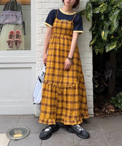 w closet(ダブルクローゼット)の「アソートティアードキャミワンピース(ワンピース・レディース・レッド/ブルー/イエロー/ボルドー/オフホワイト/ブラック・FREE)」の19枚目の写真