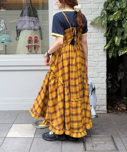 w closet(ダブルクローゼット)の「アソートティアードキャミワンピース(ワンピース・レディース・レッド/ブルー/イエロー/ボルドー/オフホワイト/ブラック・FREE)」の20枚目の写真