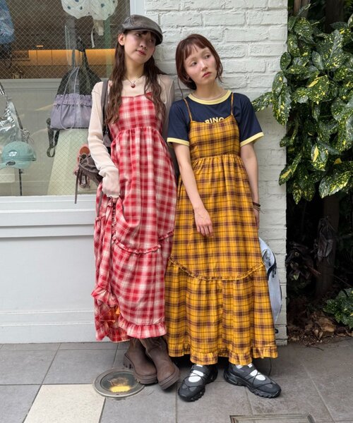 w closet(ダブルクローゼット)の「アソートティアードキャミワンピース(ワンピース・レディース・レッド/ブルー/イエロー/ボルドー/オフホワイト/ブラック・FREE)」の21枚目の写真