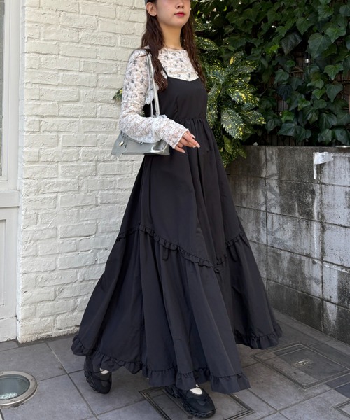 w closet(ダブルクローゼット)の「アソートティアードキャミワンピース(ワンピース・レディース・レッド/ブルー/イエロー/ボルドー/オフホワイト/ブラック・FREE)」の3枚目の写真