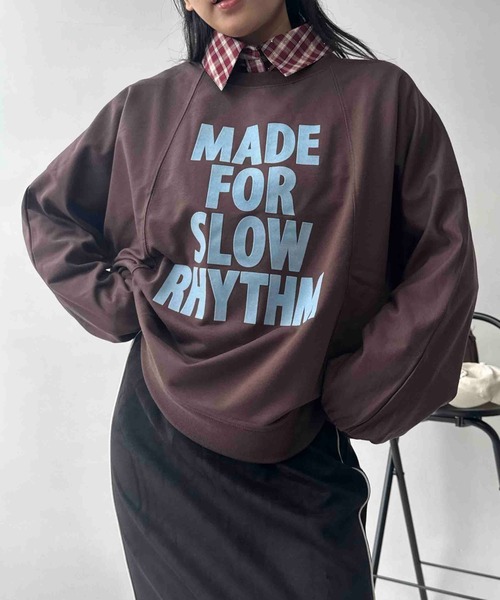 AS KNOW AS plus(アズノゥアズプラス)の「☆フロッキーロゴロンT【UNISEX ITEM】(Tシャツ/カットソー・レディース・オフホワイト/ブラウン/チャコールグレー・FREE)」の1枚目の写真