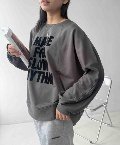 AS KNOW AS plus(アズノゥアズプラス)の「☆フロッキーロゴロンT【UNISEX ITEM】(Tシャツ/カットソー・レディース・オフホワイト/ブラウン/チャコールグレー・FREE)」の3枚目の写真