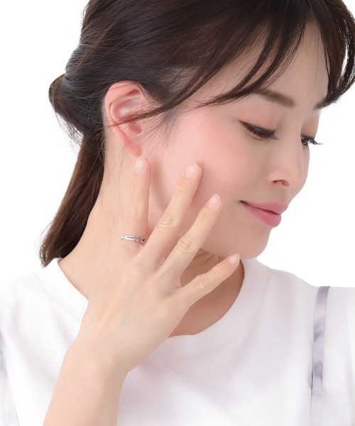 Stelino（ステリノ）の「クロスリング キュービックジルコニア 細め 華奢 エレガント 金属アレルギー対応（リング・レディース・ゴールド/シルバー/ピンクゴールド・8号/14号/16号）」の5枚目の写真