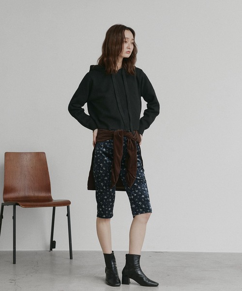 ad thie(アドティエ)の「コンパクト フーディー ニット プルオーバー(ニット/セーター・レディース・グレー/ブラック/アイボリー・FREE)」の6枚目の写真