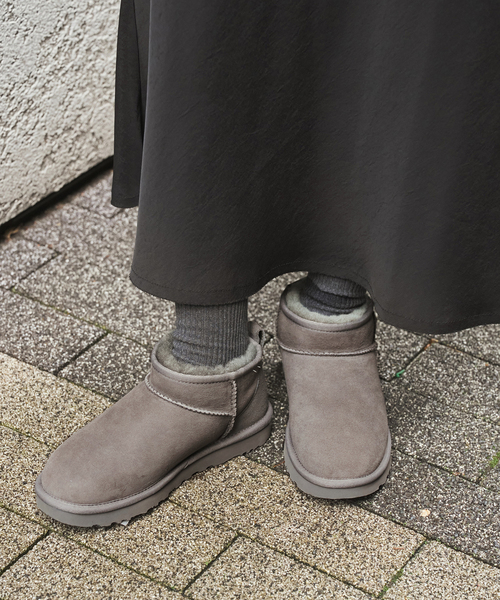 UGG(アグ)の「《追加》UGG/アグ W CLASSIC ULTRA MINI(ブーツ・レディース・ブラウン/チャコールグレー・23cm/25cm/24cm)」の6枚目の写真