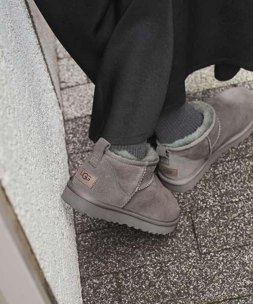 UGG(アグ)の「《追加》UGG/アグ W CLASSIC ULTRA MINI(ブーツ・レディース・ブラウン/チャコールグレー・23cm/25cm/24cm)」の7枚目の写真