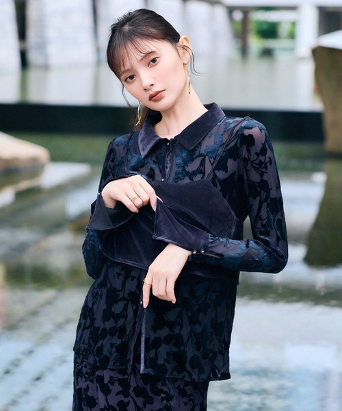NOELA(ノエラ)の「ベロアビスチェセットオパールブラウス(シャツ/ブラウス・レディース・ネイビー/ブラウン/ブラック・FREE)」の1枚目の写真