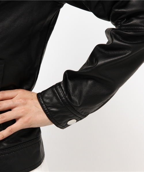 VENCEEXCHANGE（ヴァンスエクスチェンジ）の「合皮ライダースジャケット          （ライダースジャケット・レディース・ベージュ/ブラック・LARGE/MEDIUM）」の7枚目の写真