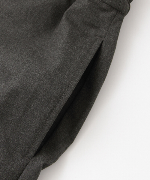 SENSE OF PLACE by URBAN RESEARCH（センスオブプレイスバイアーバンリサーチ）の「CARREMAN/キャリーマン　イージーテーパードスラックス（その他パンツ・メンズ・チャコールグレー・MEDIUM/LARGE）」の9枚目の写真