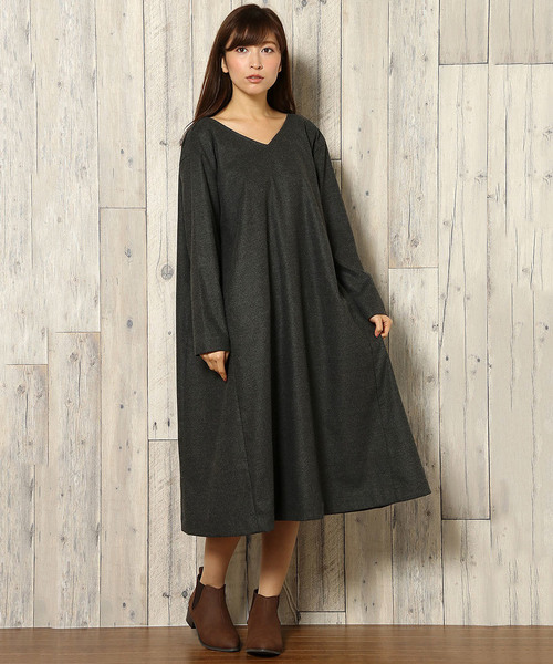 LBC（エルビーシー）の「Vネックワンピース （ワンピース・レディース・ネイビー/Red/チャコールグレー・MEDIUM/LARGE）」の2枚目の写真